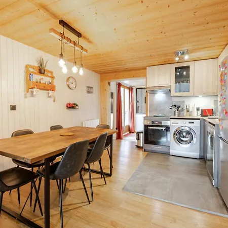 Lejlighed Chalet Lapiaz - 2 Chambres Plein Centre - Jardin, Wifi & Parking! Les Carroz d'Araches